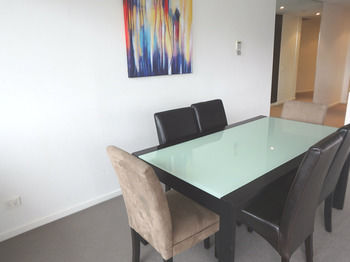 AKOM Docklands - Accommodation Tasmania 14