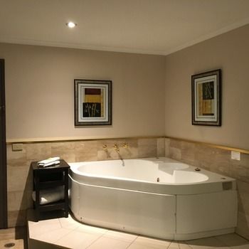 Eltham Gateway Hotel - Accommodation Tasmania 5