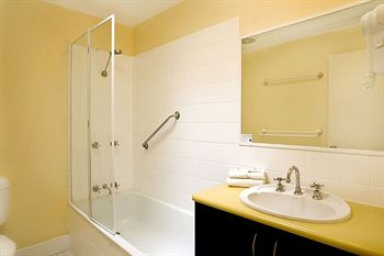 Beach Breakers Resort - Accommodation Tasmania 0