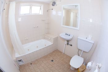 Manly Oceanside - Accommodation Tasmania 4