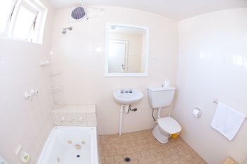 Manly Oceanside - Accommodation Tasmania 5