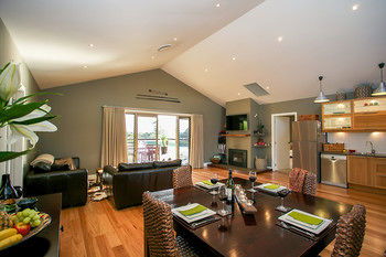 Lilies Luxury Retreats - Accommodation Tasmania 32