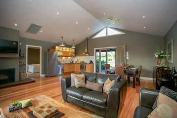 Lilies Luxury Retreats - Accommodation Tasmania 43