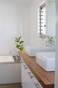 Lilies Luxury Retreats - Accommodation Tasmania 11