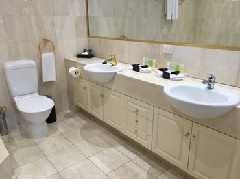 Kimberley Gardens Hotel & Serviced Apartments - Accommodation Tasmania 24