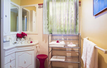 Crimson Villa - Accommodation Tasmania 5