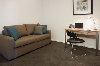 Melbourne Short Stay Apartments MP Deluxe - Accommodation Tasmania 8