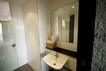 St Kilda Beach House @ Hotel Barkly - Hostel - Accommodation Tasmania 1