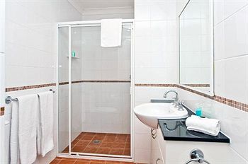 Ryals Serviced Apartments Camperdown - Accommodation Tasmania 13