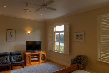 Tizzana Winery Bed & Breakfast - Accommodation Tasmania 5