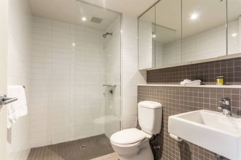 Melbourne Holiday Apartments At McCrae Docklands - Accommodation Tasmania 5