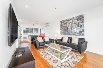 Melbourne Holiday Apartments At McCrae Docklands - Accommodation Tasmania 32