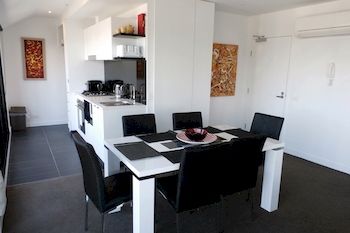 Aura On Flinders Serviced Apartments - Accommodation Tasmania 6