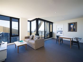 Oaks WRAP On Southbank - Accommodation Tasmania 2