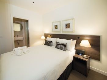 Oaks WRAP On Southbank - Accommodation Tasmania 24