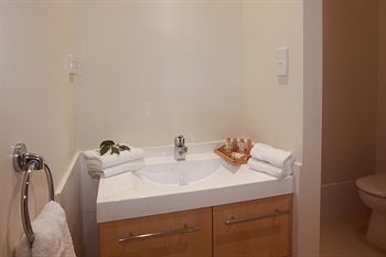 H Boutique Hotel - Accommodation Tasmania 2