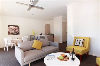 H Boutique Hotel - Accommodation Tasmania 3