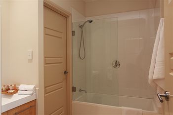 H Boutique Hotel - Accommodation Tasmania 4