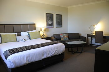 Riverside Oaks Golf Resort - Accommodation Tasmania 18