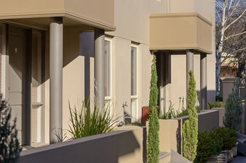 Apartments @ Kew Walpole Gardens - Kew Serviced Townhouses - Accommodation Tasmania 3
