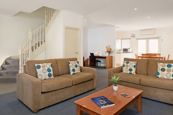 Apartments @ Kew Walpole Gardens - Kew Serviced Townhouses - Accommodation Tasmania 4