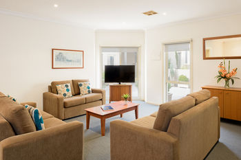 Apartments @ Kew Walpole Gardens - Kew Serviced Townhouses - Accommodation Tasmania 6