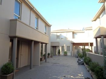 Apartments @ Kew Walpole Gardens - Kew Serviced Townhouses - Accommodation Tasmania 12