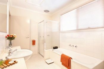 Apartments @ Kew Walpole Gardens - Kew Serviced Townhouses - Accommodation Tasmania 17