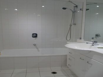 Alpha Apartments Melbourne - Accommodation Tasmania 6