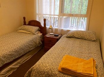 Australian Home Away @ Doncaster Grange Park - Accommodation Tasmania 6