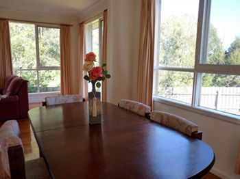 Australian Home Away @ Doncaster Grange Park - Accommodation Tasmania 10