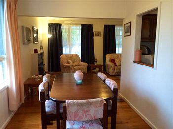 Australian Home Away @ Doncaster Grange Park - Accommodation Tasmania 11