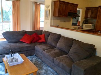 Australian Home Away @ Doncaster Grange Park - Accommodation Tasmania 17
