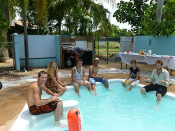 Palm Court Budget Motel Hostel/Backpackers - Accommodation Tasmania 10