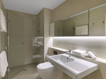 Wyndham Hotel Melbourne - Accommodation Tasmania 0