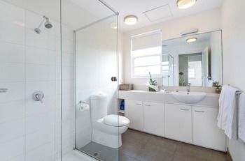 Albert Road Serviced Apartments - Accommodation Tasmania 7