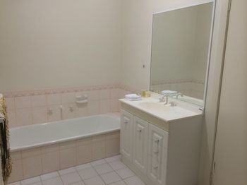 Australian Home Away Ringwood @ Bardia - Accommodation Tasmania 1