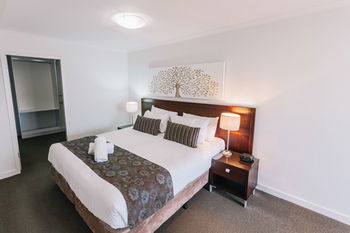 Newcastle Central Plaza - Accommodation Tasmania 14