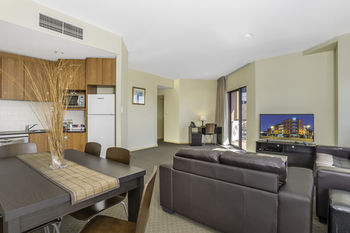 Quality Suites Boulevard On Beaumont - Accommodation Tasmania 7