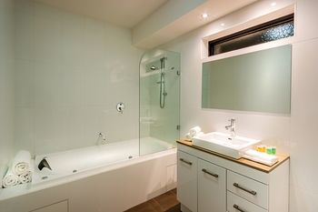 Crest On Barkly Serviced Apartments - Accommodation Tasmania 1