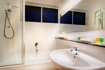 Crest On Barkly Serviced Apartments - Accommodation Tasmania 13