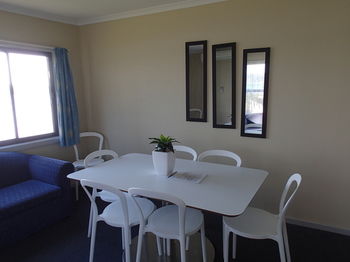 Dungowan Waterfront Apartments - Accommodation Tasmania 28