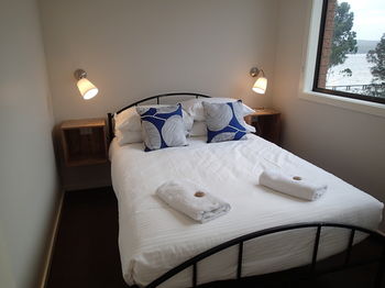 Dungowan Waterfront Apartments - Accommodation Tasmania 128