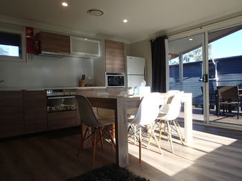 Dungowan Waterfront Apartments - Accommodation Tasmania 238