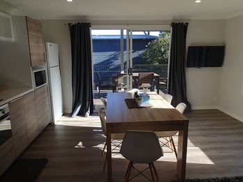Dungowan Waterfront Apartments - Accommodation Tasmania 241