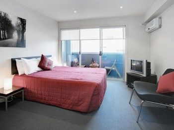 Plum Collins Street Serviced Apartments - Accommodation Tasmania 1