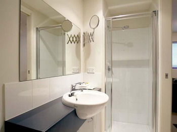 Plum Carlton Serviced Apartments - Accommodation Tasmania 1