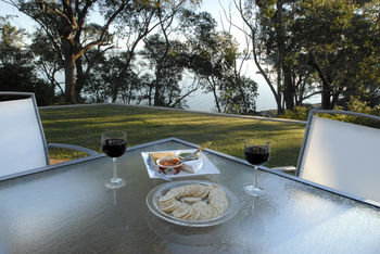 By The Beach B&B And Apartments - Accommodation Tasmania 12