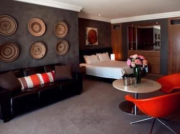 Hotel Ravesis - Accommodation Tasmania 0