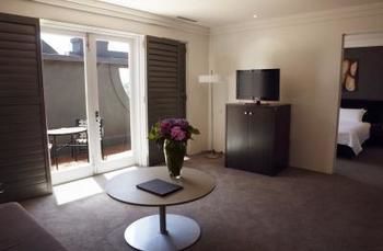 Hotel Ravesis - Accommodation Tasmania 4